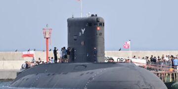 Zwiedzanie okrętu podwodnego ORP Orzeł Fot. PAP/Andrzej Jackowski