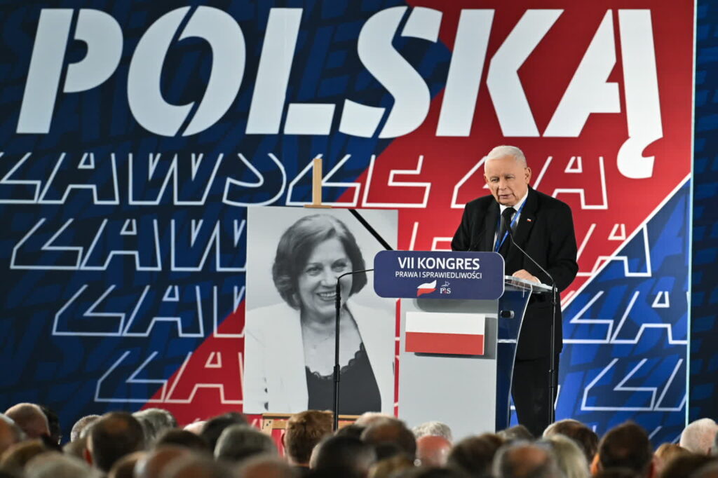 Kaczyński na kongresie PiS: Musimy zbudować program dla Polski 1 Jarosław Kaczyński na kongresie Prawa i Sprawiedliwości (PAP/Piotr Polak)
