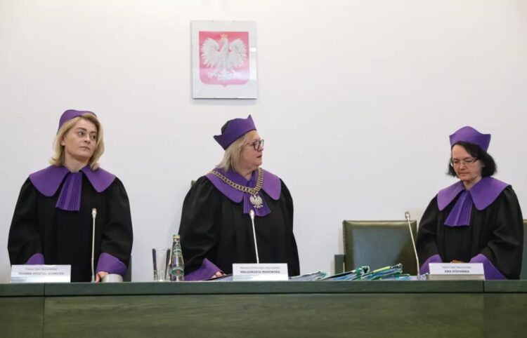 I prezes SN Małgorzata Manowska (w środku) Fot. PAP/Tomasz Gzell