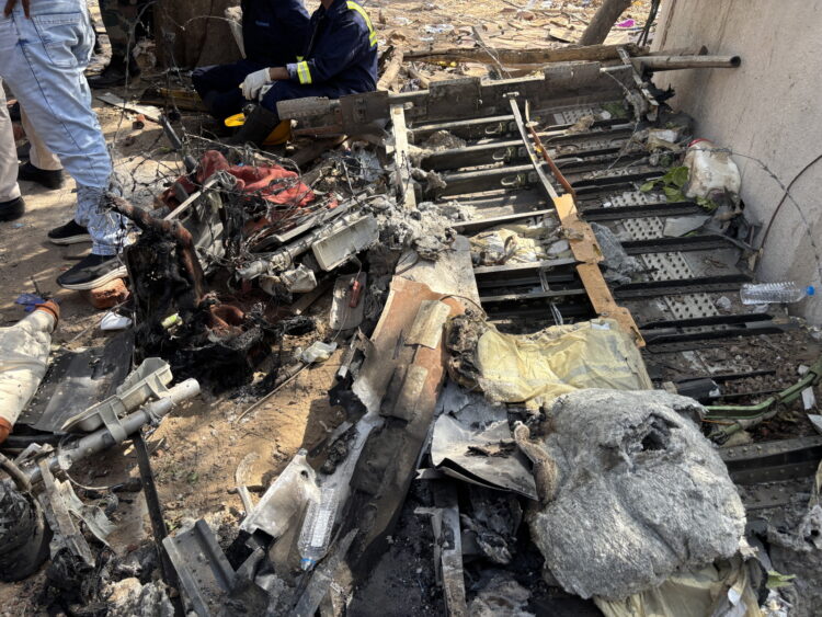 epa12171144 Debris at the site of a plane crash near Sardar Vallabhbhai Patel International Airport in Ahmedabad, Gujarat, western India, 12 June 2025. Air India flight AI171, bound for London carrying 242 passengers and crew members on board a Boeing 787-8 aircraft, crashed minutes after take-off in the Meghaninagar area of Ahmedabad.  EPA/SIDDHARAJ SOLANKI 88168 
Dostawca: PAP/EPA.