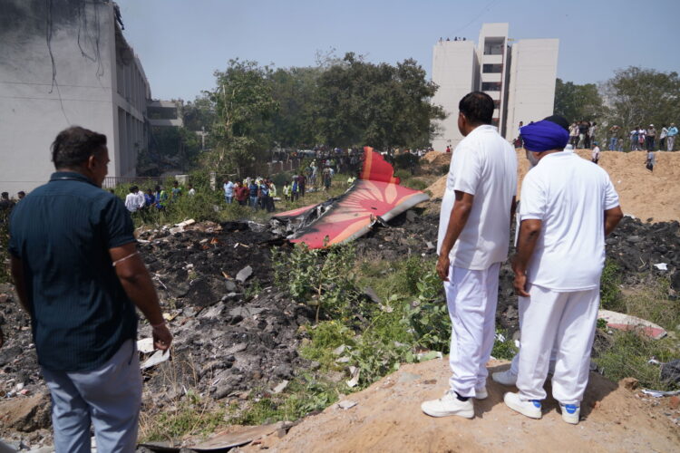 epa12171235 People stand near debris at the site of a plane crash near Sardar Vallabhbhai Patel International Airport in Ahmedabad, Gujarat, western India, 12 June 2025. Air India flight AI171, bound for London carrying 242 passengers and crew members on board a Boeing 787-8 aircraft, crashed minutes after take-off in the Meghaninagar area of Ahmedabad.  EPA/SIDDHARAJ SOLANKI 
Dostawca: PAP/EPA.