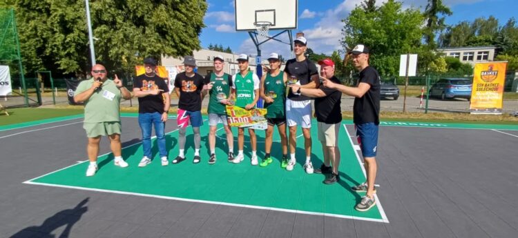 W Sulechowie świetny turniej w koszykówce 3x3 - wygrywa Green Mountain z byłymi Zastalowcami w składzie 9 W Sulechowie świetny turniej w koszykówce 3x3 - wygrywa Green Mountain z byłymi Zastalowcami w składzie Radio Zachód - Lubuskie