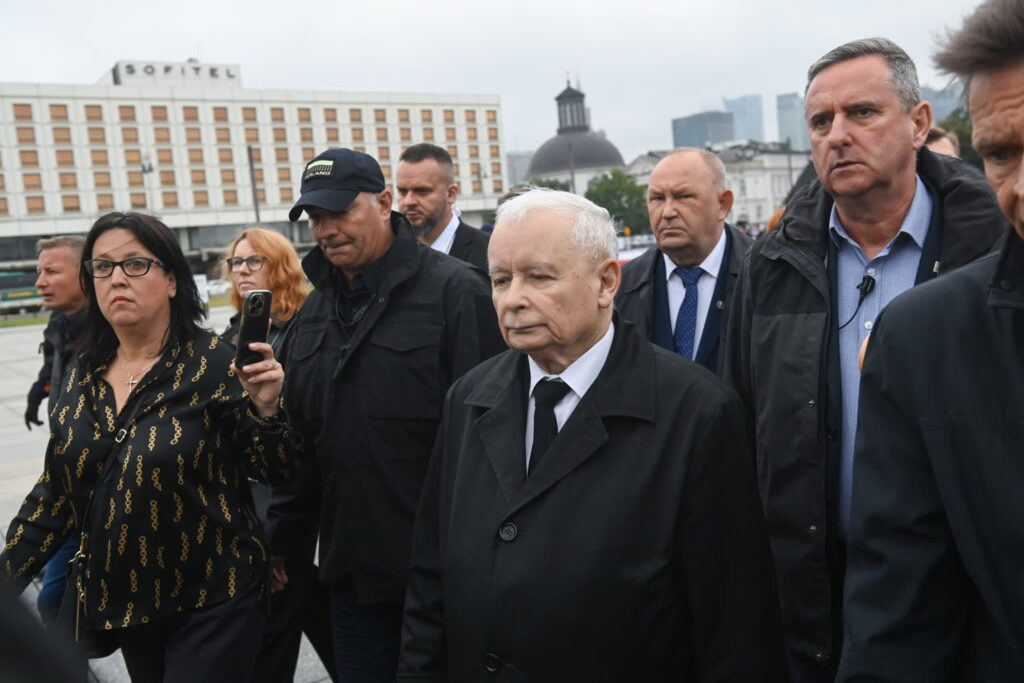 Jarosław Kaczyński na obchodach miesięcznicy smoleńskiej (PAP/Piotr Nowak)