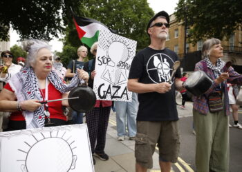 Londyn. Protest przeciwko wojnie w Strefie Gazy (PAP/EPA/DAVID CLIFF)