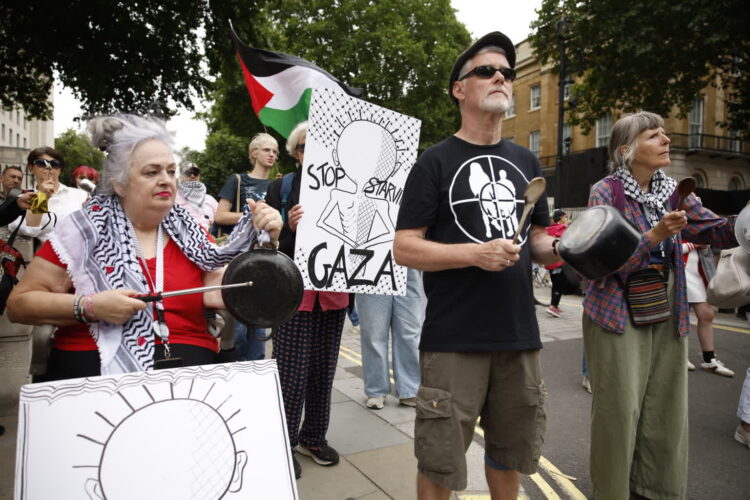 Londyn. Protest przeciwko wojnie w Strefie Gazy (PAP/EPA/DAVID CLIFF)