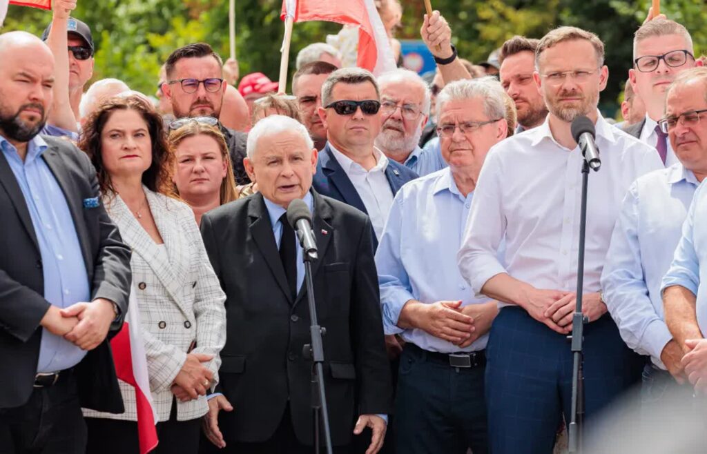 Prezes PiS o kontrolach na granicach: nie wiemy przeciwko komu będą wymierzone 8 Konferencja prasowa na polsko-niemieckim przejściu granicznym Fot. PAP/Jerzy Muszyński