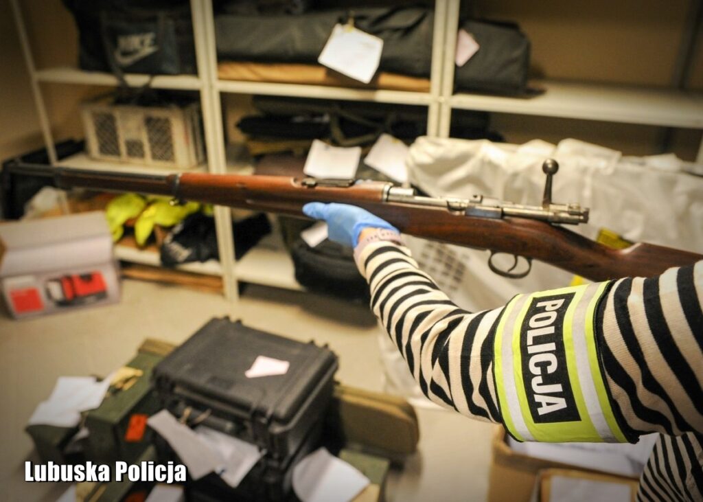 Akt oskarżenia przeciwko sprawcom kradzieży broni palnej Radio Zachód - Lubuskie