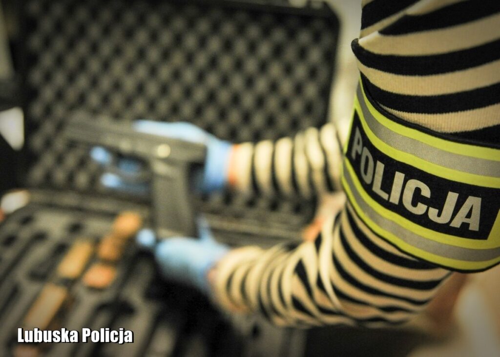 Akt oskarżenia przeciwko sprawcom kradzieży broni palnej Radio Zachód - Lubuskie