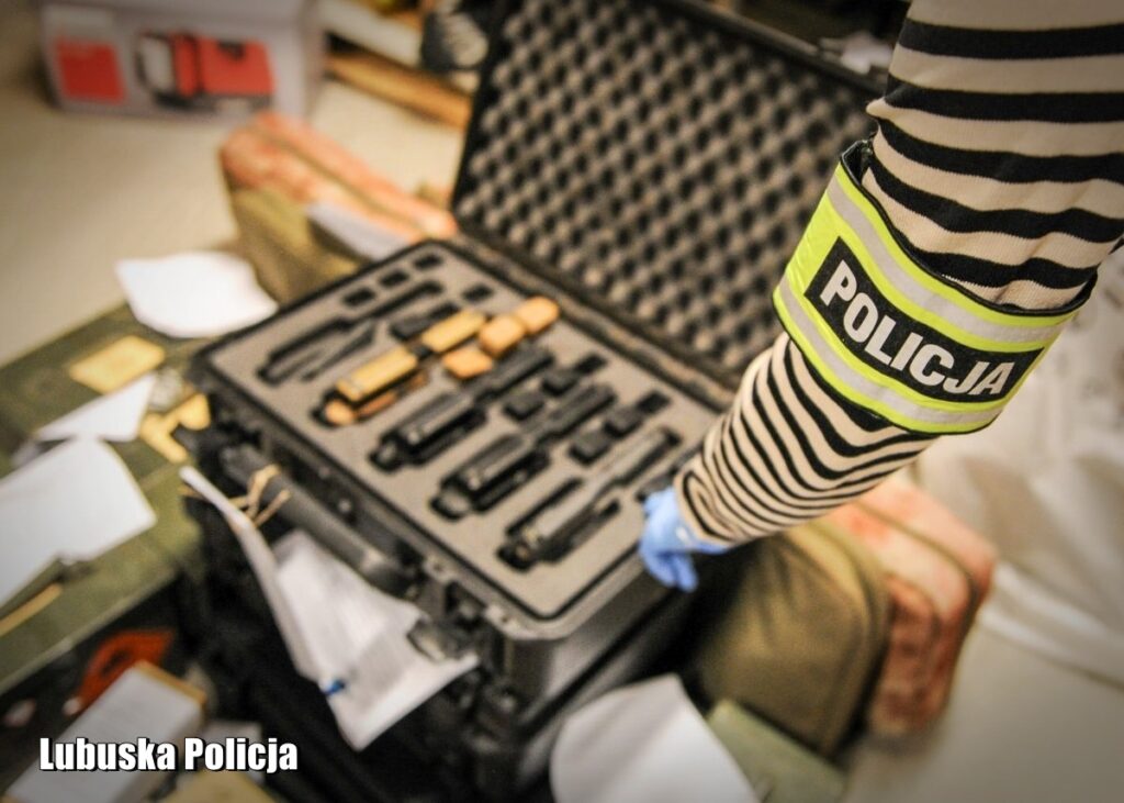 Akt oskarżenia przeciwko sprawcom kradzieży broni palnej Radio Zachód - Lubuskie