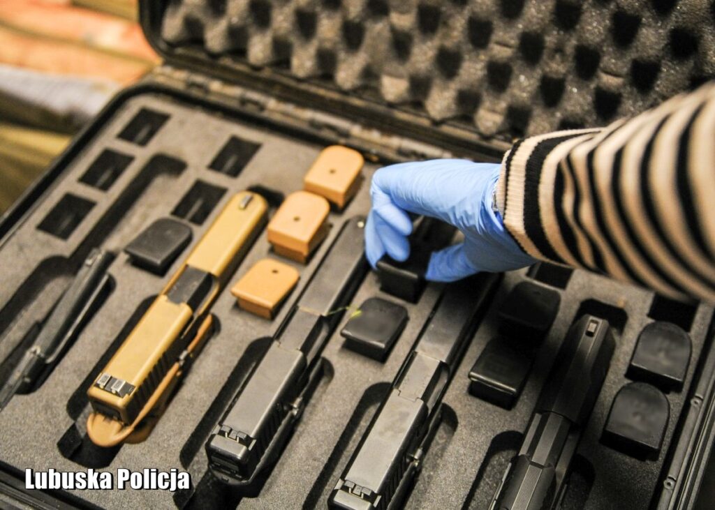 Akt oskarżenia przeciwko sprawcom kradzieży broni palnej Radio Zachód - Lubuskie