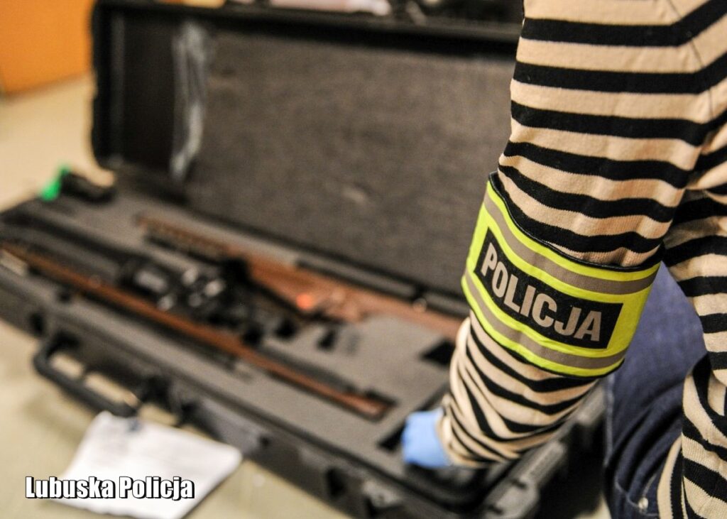 Akt oskarżenia przeciwko sprawcom kradzieży broni palnej Radio Zachód - Lubuskie