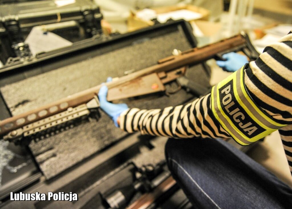 Akt oskarżenia przeciwko sprawcom kradzieży broni palnej Radio Zachód - Lubuskie