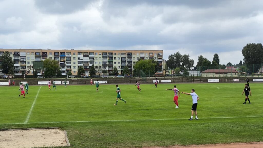 Przebudowany Dozamet chce poprawić wynik z ubiegłego sezonu Piłkarze Dozametu podczas ostatniego przedsezonowego sparingu z TS-em Przylep; fot. Paweł Górski