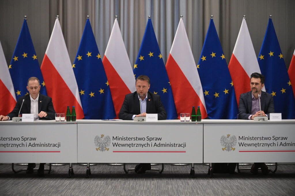 Konferencja ministrów. Od lewej: Cezary Tomczyk, Marcin Kierwiński, Piotr Malepszak (PAP/Marcin Obara)
