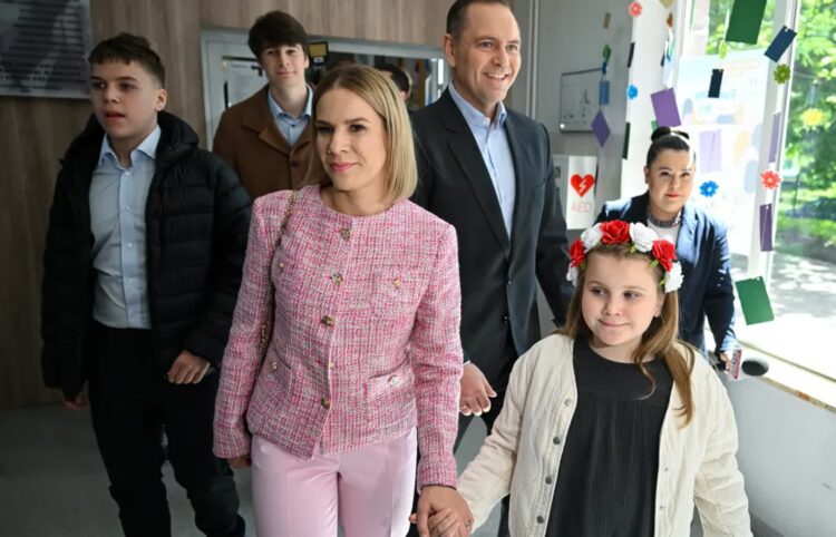 Karol Nawrocki z rodziną. Fot. PAP/Adam Warżawa