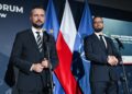 Wicepremier, minister obrony narodowej Władysław Kosiniak-Kamysz i doradca Ministra Obrony Narodowej Maciej Samsonowicz. Fot. PAP/Radek Pietruszka