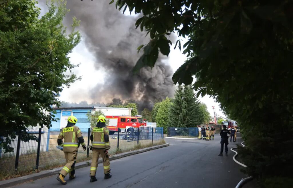Pożar hurtowni w Kędzierzynie-Koźlu Fot. PAP/Krzysztof Świderski