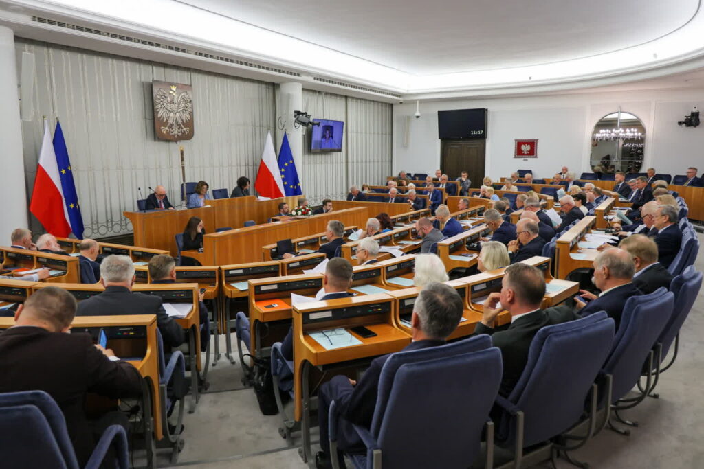 Senat potępił wypowiedzi podważające prawdę o tragedii Holokaustu 1 Posiedzenie Senatu (PAP/Paweł Supernak)