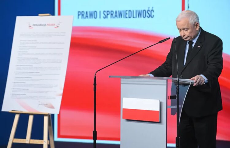 Jarosław Kaczyński przedstawia 10 postulatów Fot. PAP/Marcin Obara