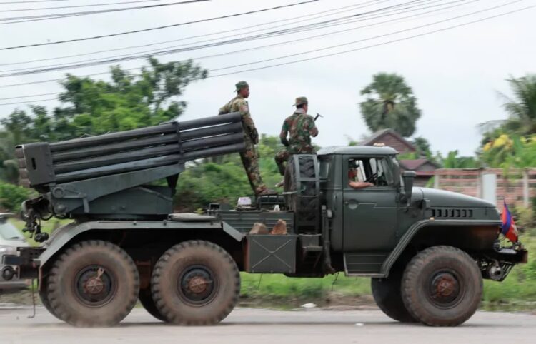 Kambodżańscy żołnierze. Fot. PAP/EPA/KITH SEREY