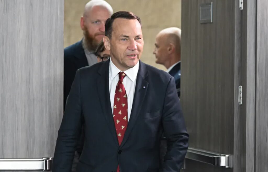 Minister spraw zagranicznych Radosław Sikorski. Fot. PAP/Radek Pietruszka