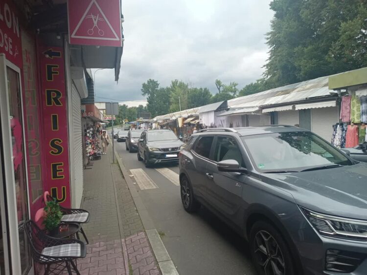 Handel na łęknickim bazarze działa bez zmian 9 fot. K.Gonera