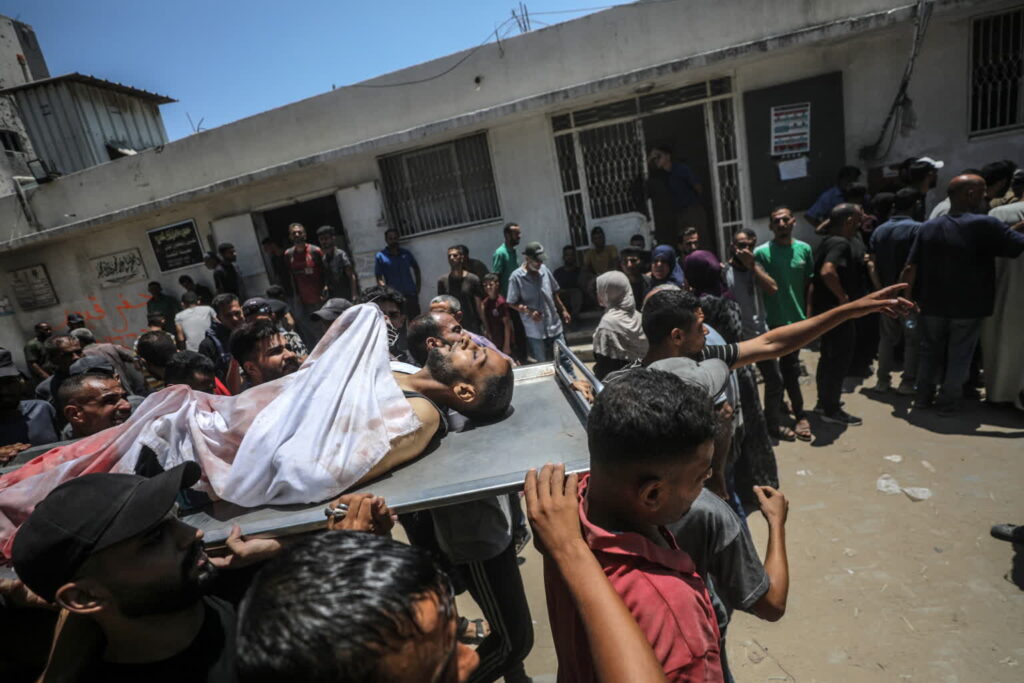 Izrael ostrzelał Palestyńczyków czekających na pomoc humanitarną, zginęły 93 osoby (PAP/EPA/MOHAMMED SABER)