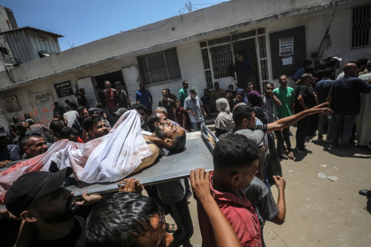 Strefa Gazy. Ponad 90 ofiar izraelskiego ostrzału 9 Izrael ostrzelał Palestyńczyków czekających na pomoc humanitarną, zginęły 93 osoby (PAP/EPA/MOHAMMED SABER)