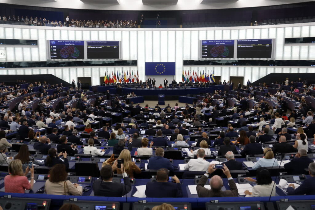 Posiedzenie PE w Strasburgu (PAP/EPA/GUILLAUME HORCAJUELO)