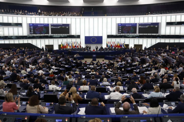 Posiedzenie PE w Strasburgu (PAP/EPA/GUILLAUME HORCAJUELO)