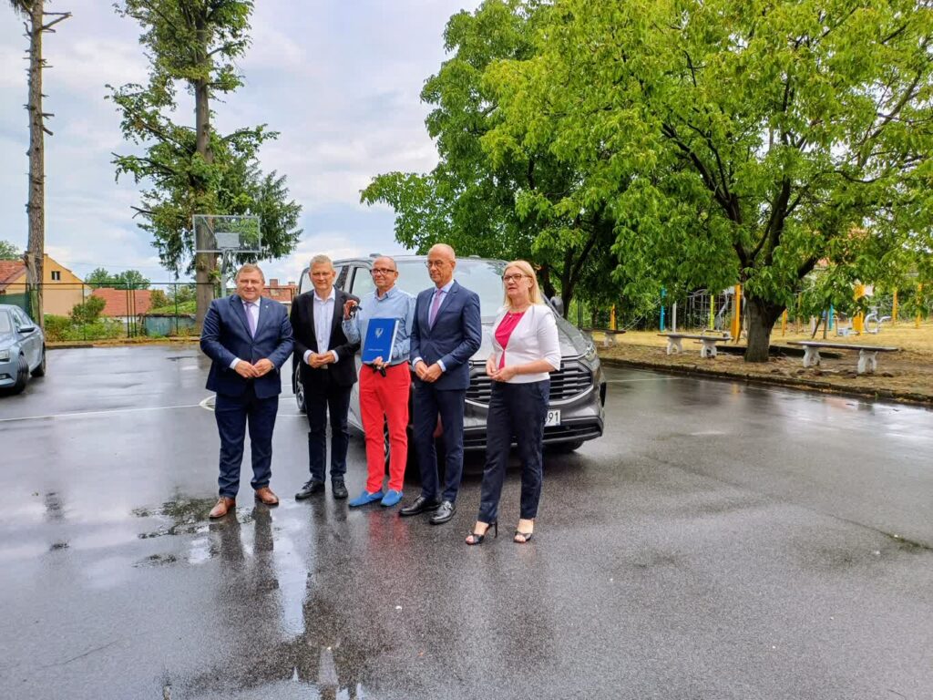 Nowe auto dla COPOW w Kożuchowie fot. S. Kordyjalik