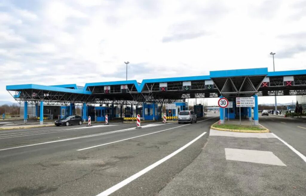 Przejście graniczne. Zdj. ilustracyjne. Fot. PAP/ Luka Stanzl/PIXSELL