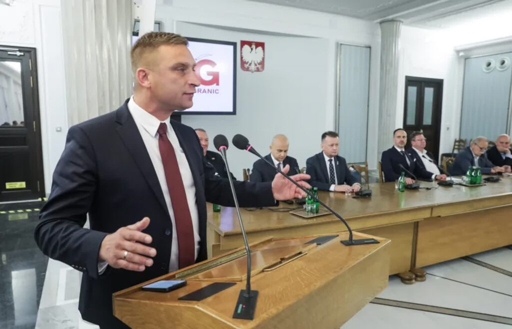 Sprawa Roberta Bąkiewicza. Jest komunikat prokuratury ws. postawienia zarzutów 6 Robert Bąkiewicz. Fot. PAP/Tomasz Gzell