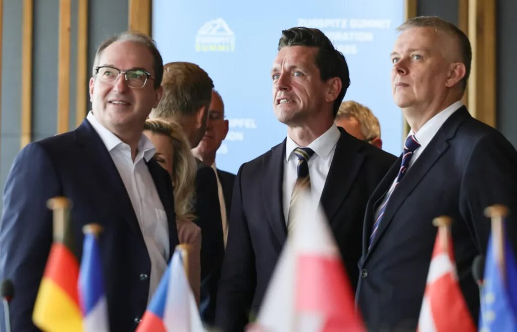 Alexander Dobrindt, Kaare Dybvad i Tomasz Siemoniak Fot. PAP/EPA/RONALD WITTEK