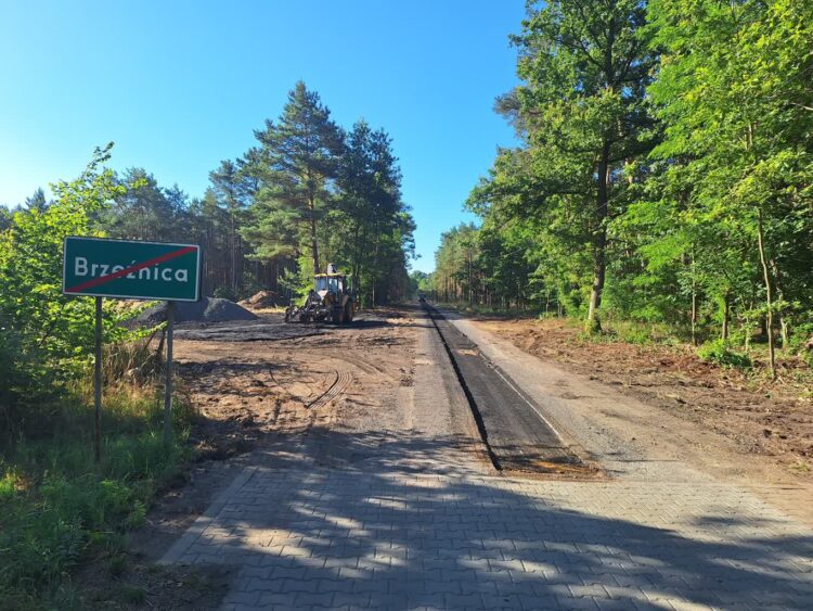 Droga Brzeźnica - Budynia w remoncie 9 fot. UG Dąbie