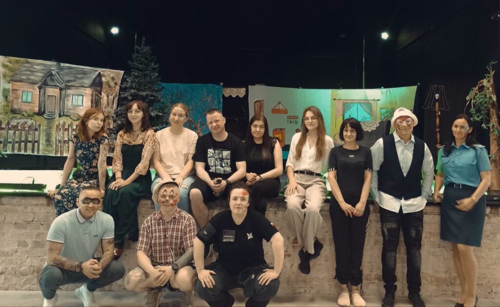 „Sztuka zza krat”- posłuchaj reportażu Elżbiety Wozowczyk-Leszko „Sztuka zza krat”- posłuchaj reportażu Elżbiety Wozowczyk-Leszko Radio Zachód - Lubuskie