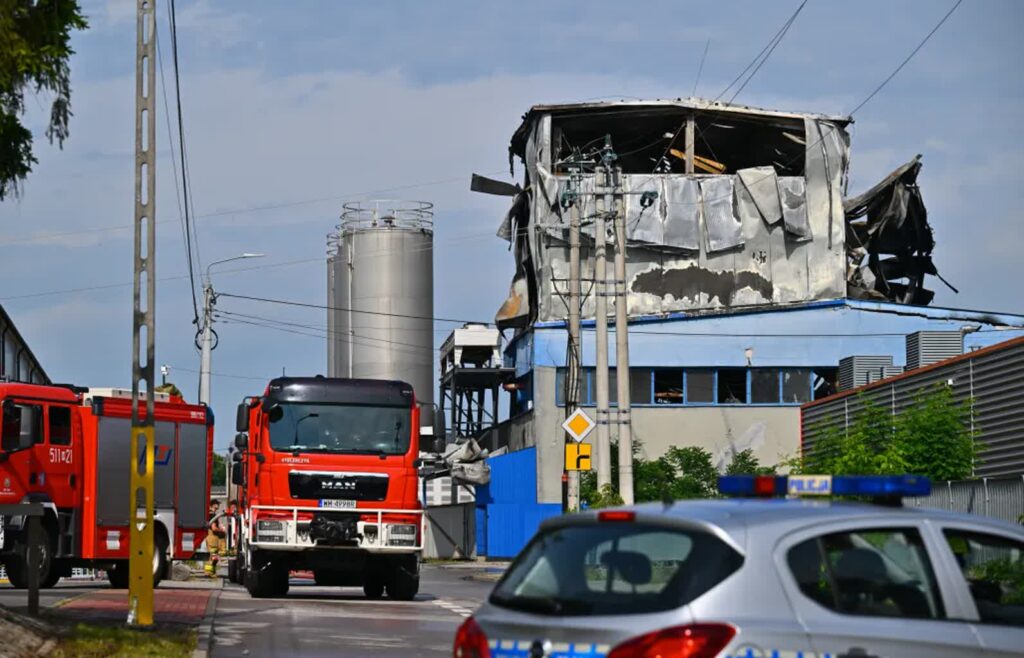 Prokuratura wszczęła śledztwo w sprawie pożaru hali w Mińsku Mazowieckim Spalona hala produkcyjna w Mińsku Mazowieckim, fot. PAP/Przemysław Piątkowski