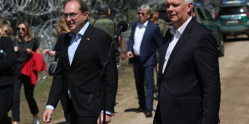 Szef MSWiA Tomasz Siemoniak i minister spraw wewnętrznych Niemiec Alexander Dobrindt (PAP/Artur Reszko)