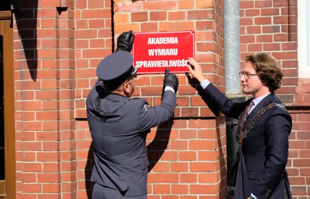 Akademia Wymiaru Sprawiedliwości. Z prawej rektor dr Michał Sopiński Fot. asw.edu.pl