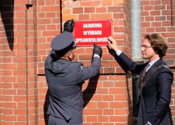 Akademia Wymiaru Sprawiedliwości. Z prawej rektor dr Michał Sopiński Fot. asw.edu.pl