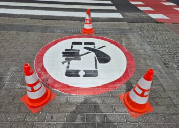 Odłóż telefon i bezpiecznie wejdź na przejście. Rysunek, który ma zwiększyć świadomość mieszkańców Radio Zachód - Lubuskie