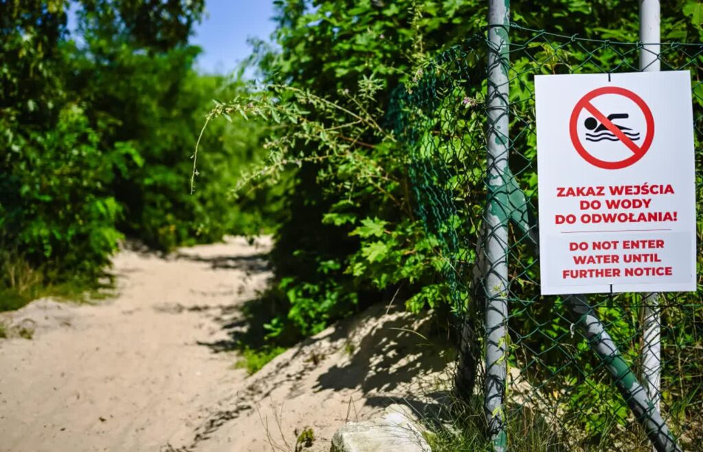 Tabliczka z zakazem (zdj. ilustracyjne) Fot. PAP/Marcin Gadomski