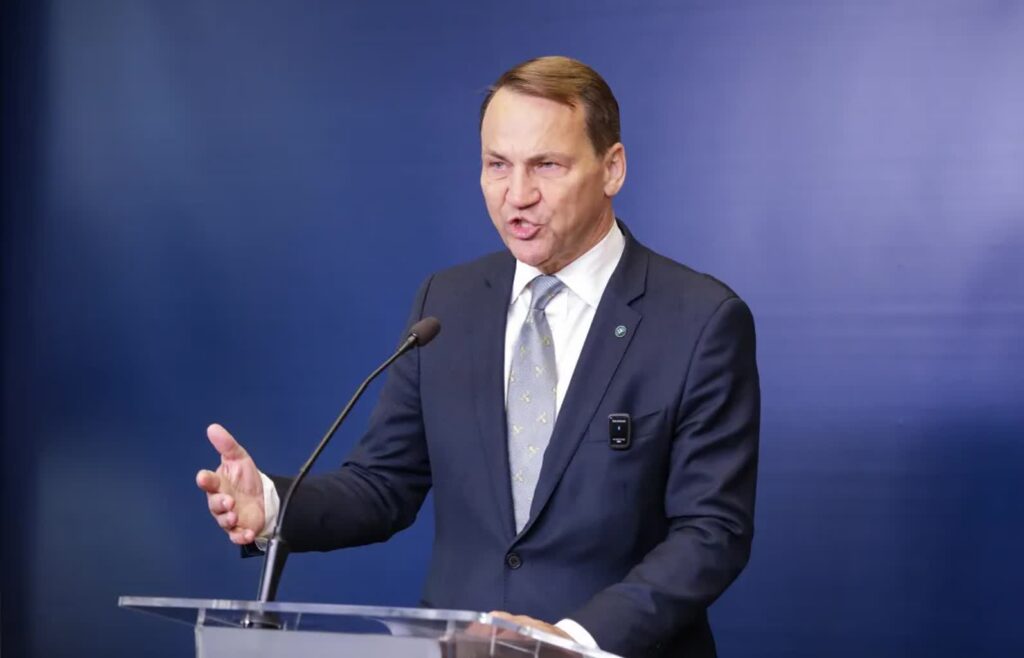 Minister spraw zagranicznych Radosław Sikorski. Fot. PAP/Tomasz Gzell