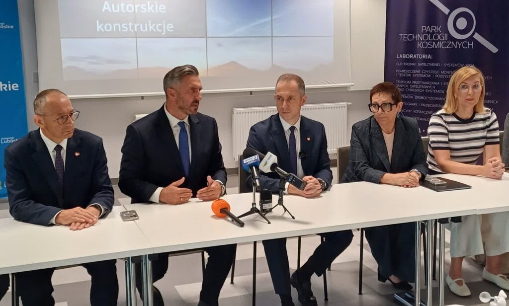 Wiceszef MON Cezary Tomczyk z wizytą w Zielonej Górze (fot. Piotr Bakselerowicz)