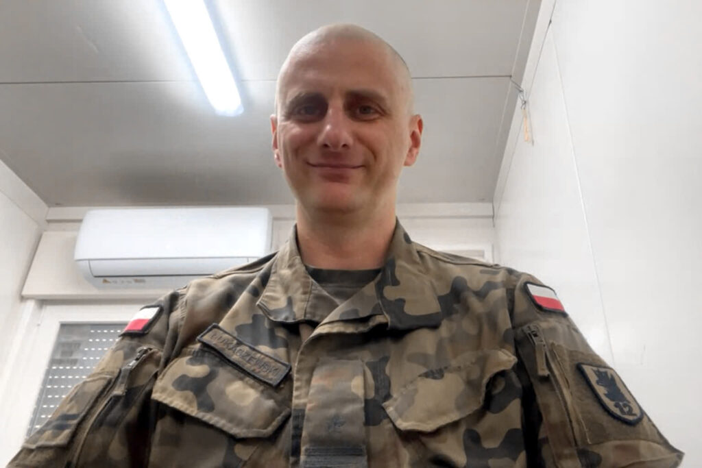 mjr Błażej Łukaszewski, rzecznik drugiej zmiany Zgrupowania Bojowego Podlasie 1 mjr Błażej Łukaszewski, rzecznik drugiej zmiany Zgrupowania Bojowego Podlasie Radio Zachód - Lubuskie