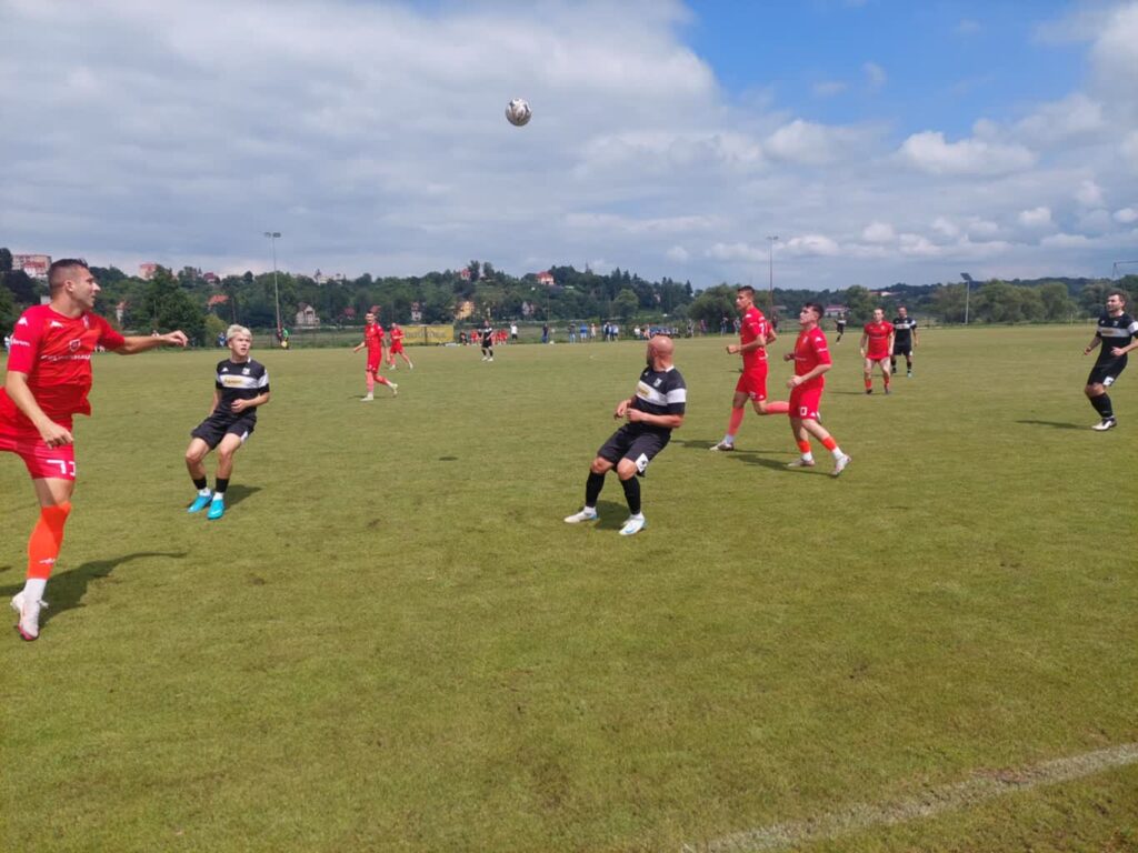 Beniaminek III ligi wygrał z beniaminkiem klasy okręgowej Beniaminek III ligi wygrał z beniaminkiem klasy okręgowej Radio Zachód - Lubuskie