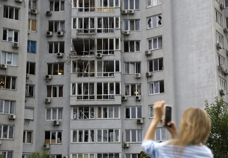 Co najmniej 20 ofiar rosyjskich ataków na Ukrainę 9 Kijów, Ukraina (PAP/EPA/SERGEY DOLZHENKO)