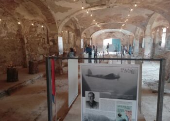 Właściciele pałacu w Lipnej oddają pamięć wojennym lotnikom 15 fot. K.Gonera