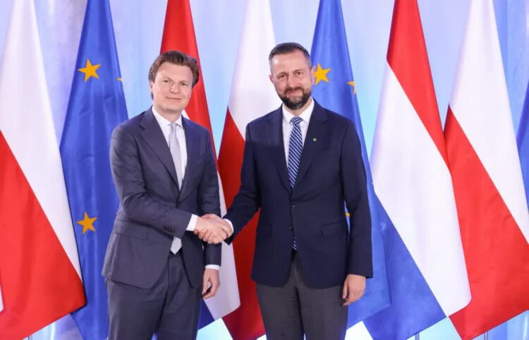 Wicepremier, szef MON Władysław Kosiniak-Kamysz i minister obrony Królestwa Niderlandów Ruben Brekelmans. Fot. PAP/Albert Zawada