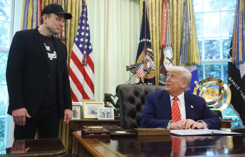 Elon Musk i Donald Trump. Fot. PAP/EPA/FRANCIS CHUNG / POOL